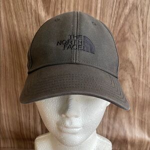 Pre-owned The North Face Gray Cap used